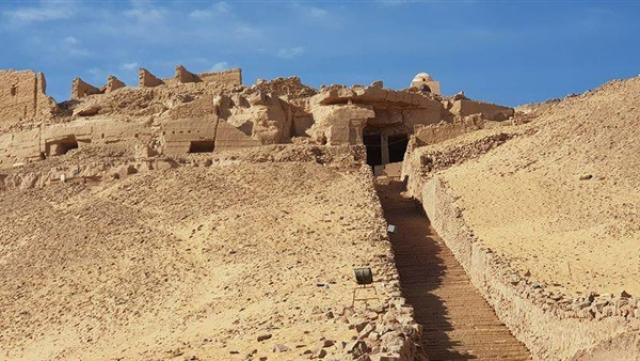 قبة الهوا هي جبل صخري يقع على الضفة الغربية للنيل بالقرب من أسوان