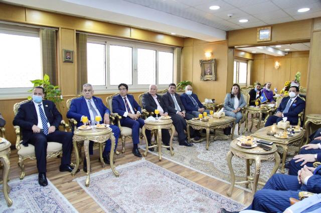 الدكتورة منال عوض محافظ دمياط اثناء الاجتماع
