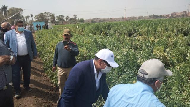 يوم عمل حقلي وزيارة ميدانية لمتابعة احد المبادرات والحملات القومية التي تمولها أكاديمية البحث العلمي