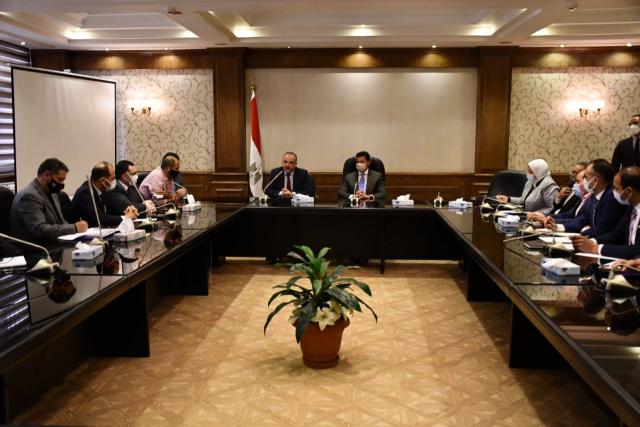 الدكتور أشرف صبحي وزير الشباب والرياضة اثناء الاجتماع