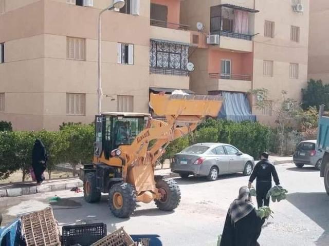 شن حملة مكبرة لإزالة الإشغالات والتعديات بمنطقة "إسكان دهشور"