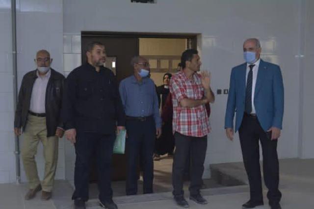 الدكتور أحمد جابر شديد رئيس جامعة الفيوم اثناء تفقد المجمع الطبي التابع لجامعة الفيوم