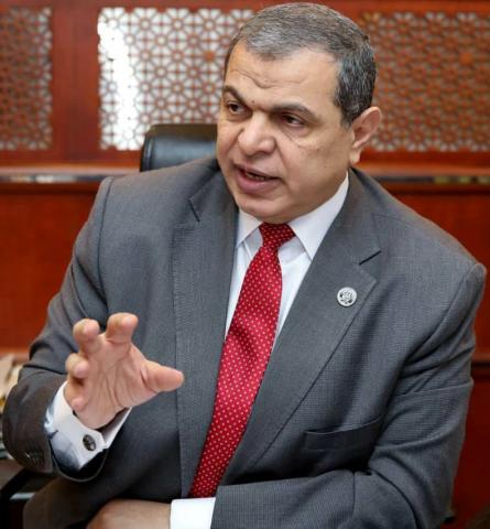 محمد سعفان وزير القوي العاملة