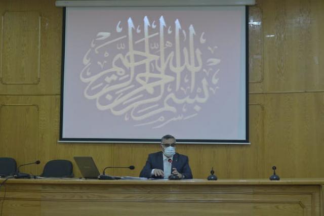 الدكتور أحمد جابر شديد رئيس الجامعة