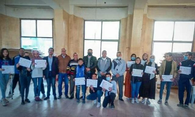 أعضاء شعبة (الموسيقى الوترية) للطلائع بمركز شباب الزقازيق اثناء التكريم