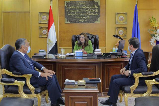 الدكتورة منال عوض محافظ دمياط