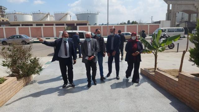 اللواء عادل الغضبان محافظ بورسعيد اثناء تفقد المنطقة الصناعية جنوب بورسعيد