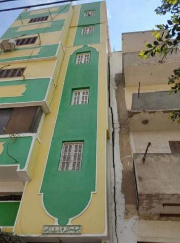 اخلاء إحدى العمارات السكنية الكائنة بمدينة أبو حماد