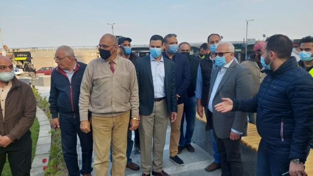 اللواء عادل الغضبان محافظ بورسعيد اثناء متابعةسير العمل فى إنشاء ساحة مصر بحى الشرق
