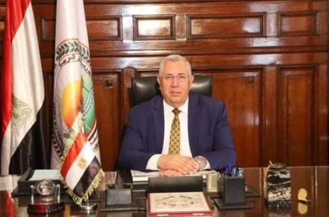 السيد القصير وزير الزراعة واستصلاح الاراضي