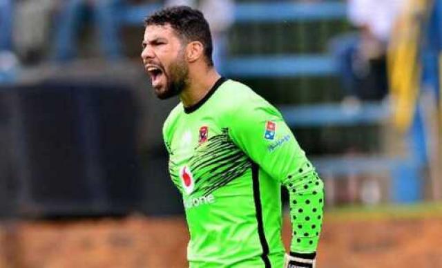 اللاعب شريف اكرامي