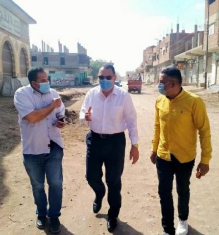 الدكتور ممدوح غراب محافظ الشرقية خلال الزيارة