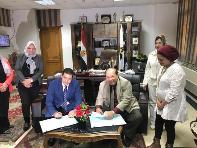 لحظة توقيع البروتوكول