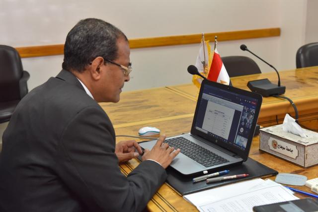 رئيس جامعة سوهاج