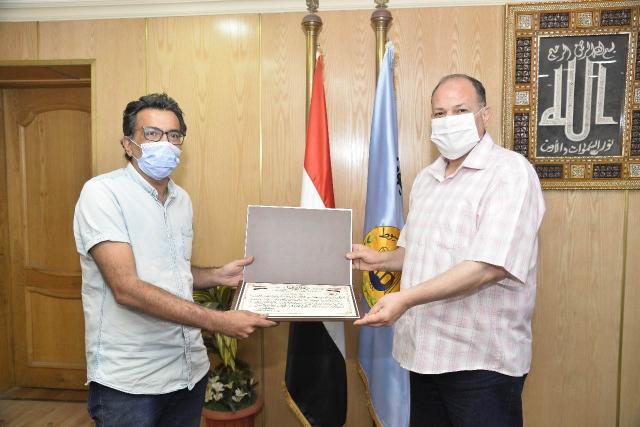 محافظ اسويط