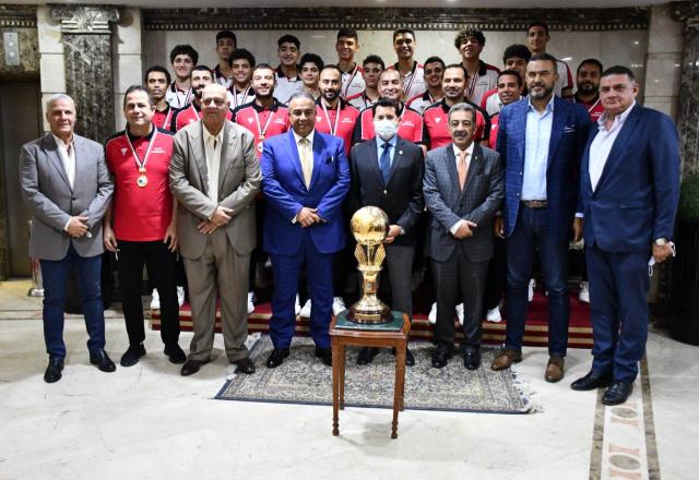 وزير الرياضه