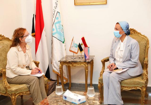 وزيرة البيئة