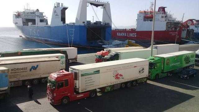 تداول 2465 طن بضائع عامة ومتنوعة و684 شاحنة و572 سيارة بموانئ البحر الأحمر