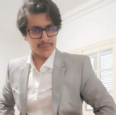 الكاتب أنس الرشيد