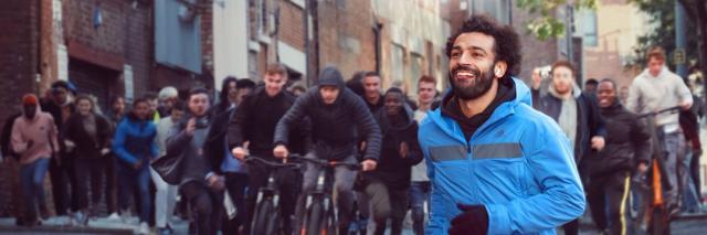 محمد صلاح يسعي للفوز بالدرع الخيرية