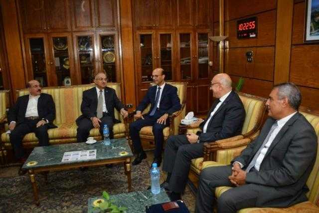 قيادات جامعة أسيوط الحالية والسابقة تلتقى بوفد من الهيئة العربية للتصنيع فى مستهل زيارتهم للجامعة
