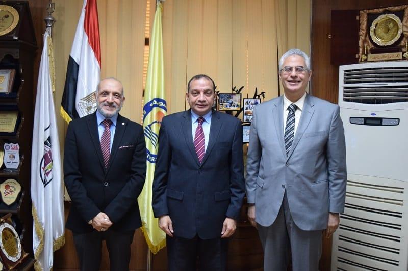 استقبال رئيس جامعه بني سويف لعميد كليه الطب البشري الجديد