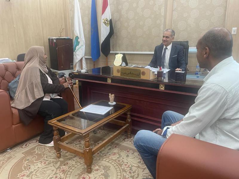 اجتماع نائب رئيس جامعه اسوان بفريق عمل ابتكار برنامج مرحبا الالكتروني