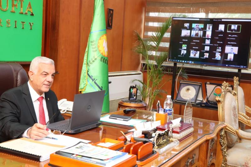 رئيس جامعه المنوفيه يعقد جلسه لمجلس شئون خدمه المجتمع والتنميه