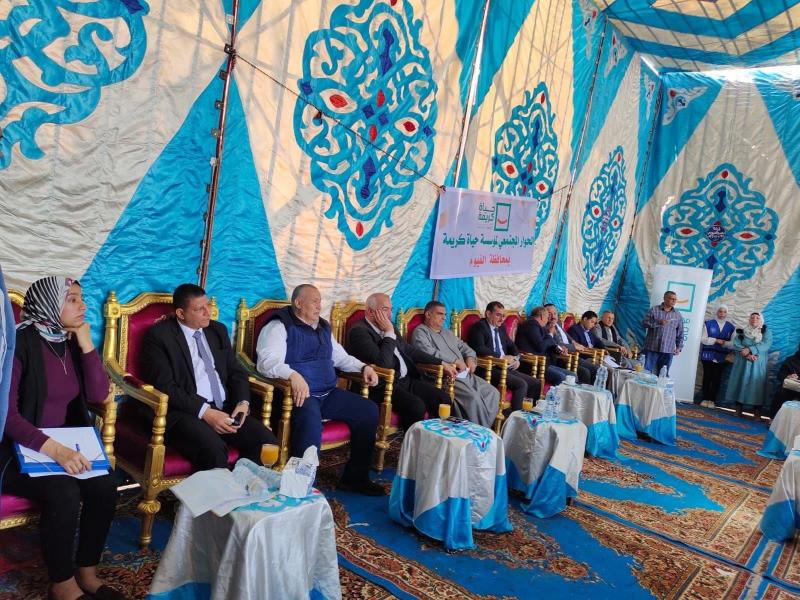 السكرتير العام المساعد لمحافظه الفيوم وأهالي قري المحافظة