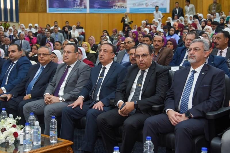 جانب من الندوة