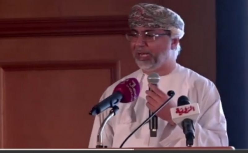 عباس آل حميد خلال المؤتمر