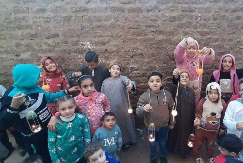 بـالقلقاس و القصب أقباط الأقصر يحتفلون بعيد الغطاس ويزينون منازلهم بشموع البرتقال