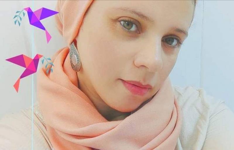 الفنانة التشكيلية سارة نصار
