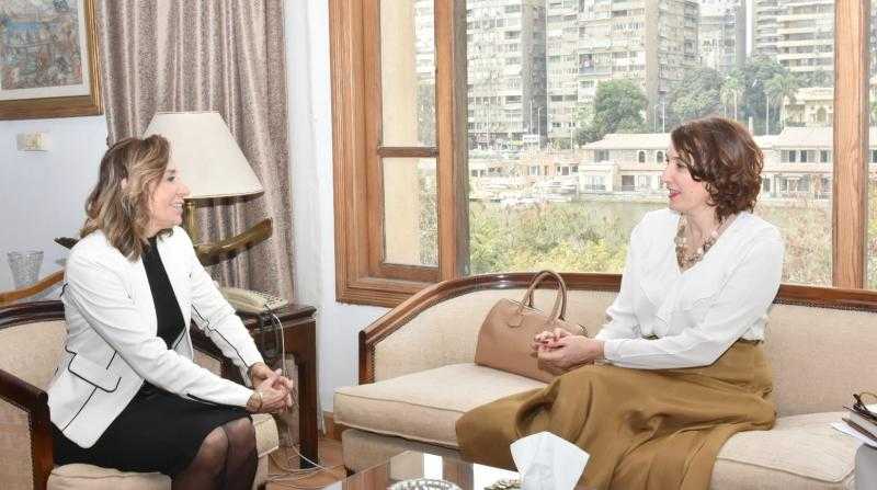 وزيرة الثقافة تستقبل رئيس المجلس التنفيذي لليونسكو لبحث التعاون في مجالات حفظ التراث ودعم الصناعات الإبداعية