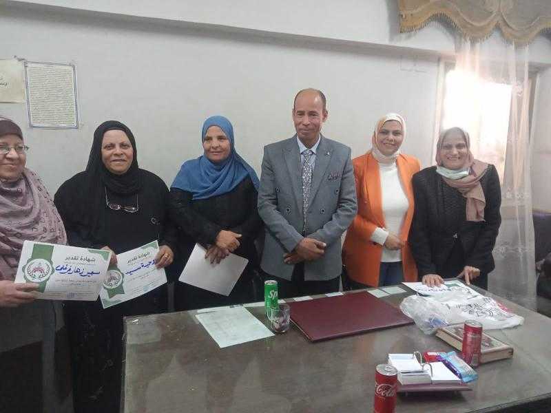 بالصور.. حزب التحرير المصري يواصل فاعليات تكريم الأم المثالية بمحافظة أسيوط