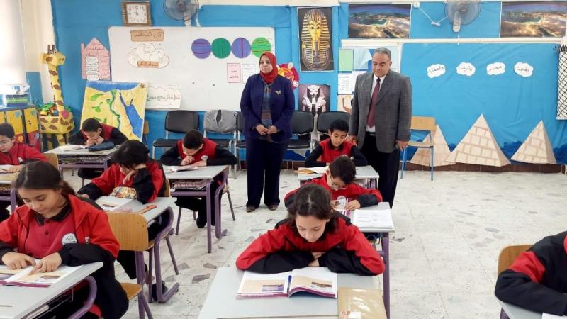 صورة تجمع مدير إدارة شرق التعليمية وطلاب المدرسة اليابانية بالفيوم