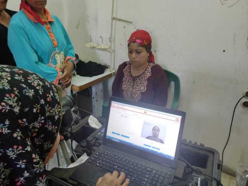 القومي للمرأة بأسيوط يستخرج 156 بطاقة رقم قومي مجانية للمعيلات بقرية كوم بوها بديروط
