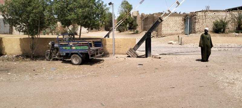 مصرع طفل تحت عجلات القطار بقرية العديسات قبلى بالطود جنوب الأقصر