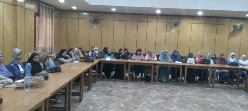 القومي للمرأة بأسيوط يطلق حملة طرق الأبواب ” بلدي أمانة ” بقري حياة كريمة بأسيوط ض