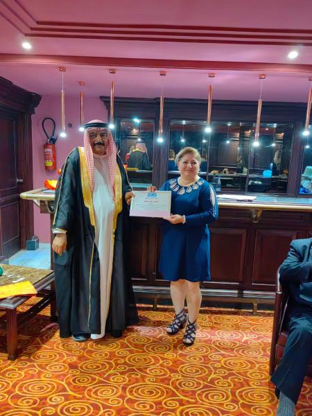 الدرورة خلال تكريمه كاتبة عربية