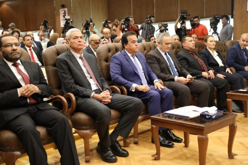 وزير الصحة يفتتح أول معمل متكامل للتحاليل الباثولوجية والجينية في مصر