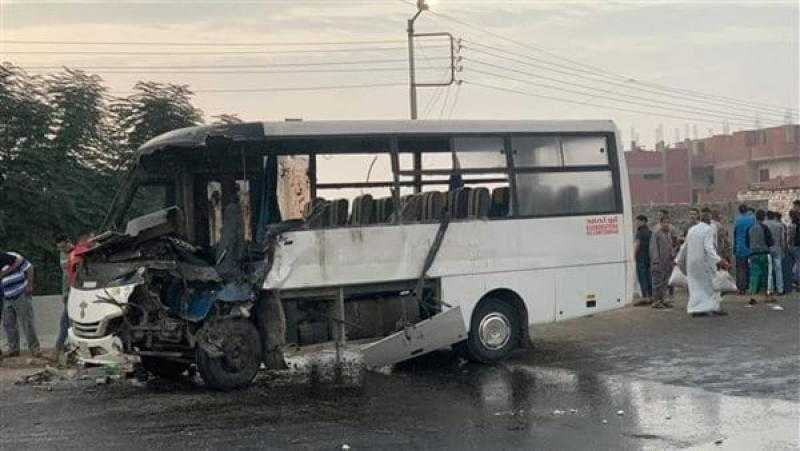 مصرع ٣ وإصابة ٢٣ آخرين في حادث تصادم ميني باص ونقل بالقليوبية