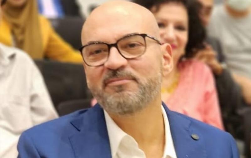 الكاتب عادل درويش