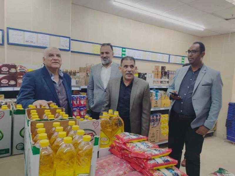 رئيس الغرفة التجارية ومدير التموين بالإسماعيلية يتفقدا منافذ السلع الغذائية لمتابعة مبادرة تخفيض الأسعار