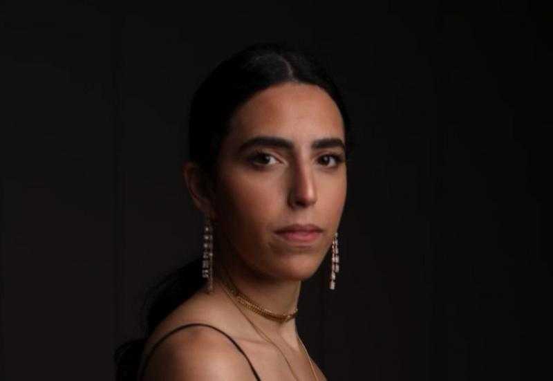 المصممة سلمى عثمان: رحلة الشابة المصرية نحو عالم الفاشون والتصميم اليدوي