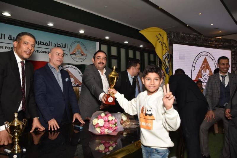 د.محمد مندور رئيس الاتحاد واللواء إسماعيل الفار نائبا عن وزير الرياضة يكرمان الفائزين