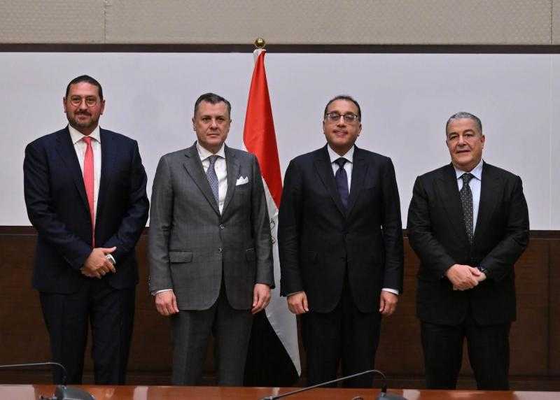 رئيس الوزراء يشهد توقيع اتفاقية تطوير فندق ” الريتز كارلتون بالم هيلز ” في ”غرب القاهرة”
