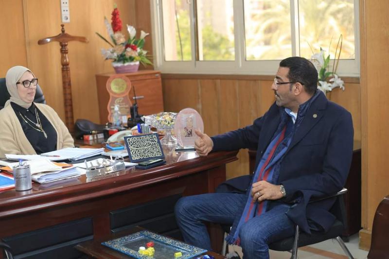 الشيمي مع وكيل وزارة الصحة بالاسكندرية