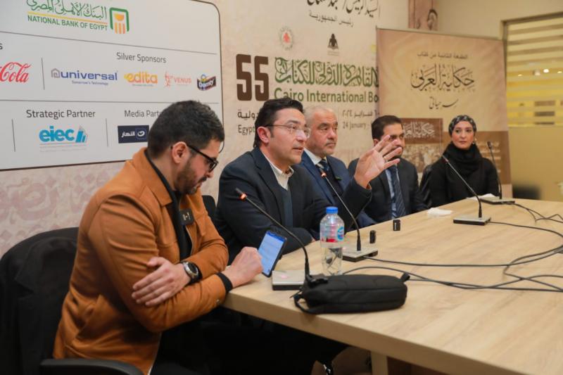 جانب من حفل توقيع الكتاب