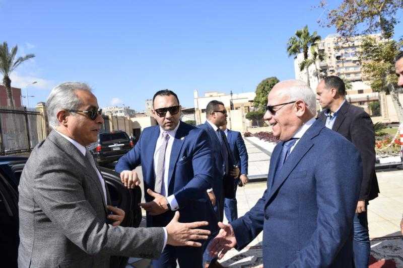 محافظ بورسعيد يستقبل وزير العمل لمتابعة عدد من ملفات التعاون بين المحافظة والوزارة